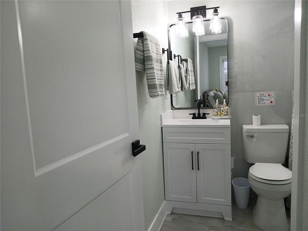 Image 7 of property listing at 4129 DOLPHIN DRIVE 1, Tampa, FL 33617