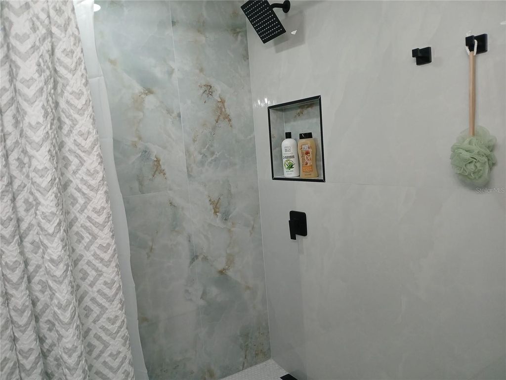 Image 8 of property listing at 4129 DOLPHIN DRIVE 1, Tampa, FL 33617