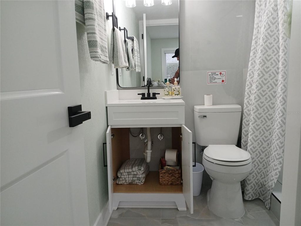 Image 9 of property listing at 4129 DOLPHIN DRIVE 1, Tampa, FL 33617