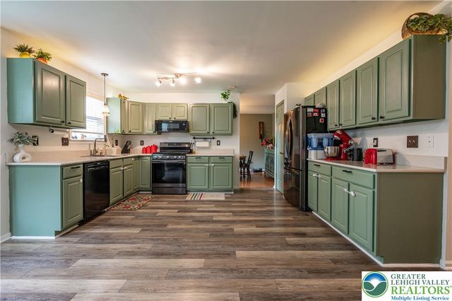 221 Jubilee Drive, Stockertown Boro, PA 18040
