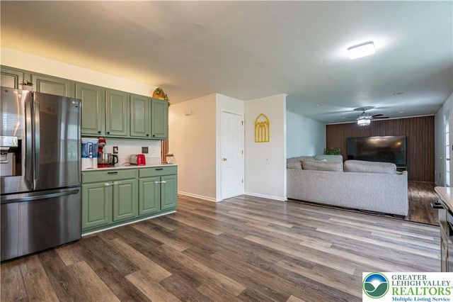 221 Jubilee Drive, Stockertown Boro, PA 18040
