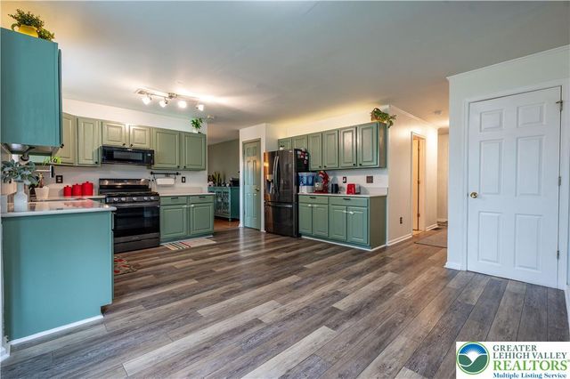 221 Jubilee Drive, Stockertown Boro, PA 18040