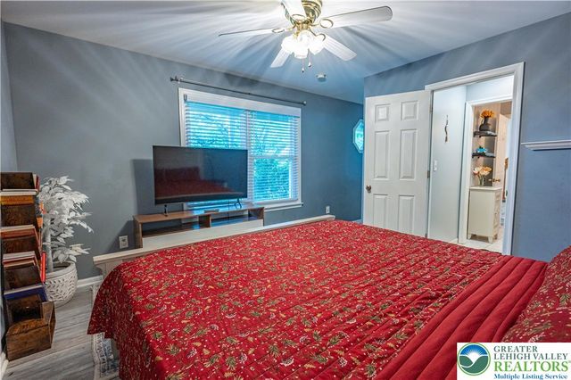 221 Jubilee Drive, Stockertown Boro, PA 18040