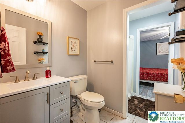 221 Jubilee Drive, Stockertown Boro, PA 18040