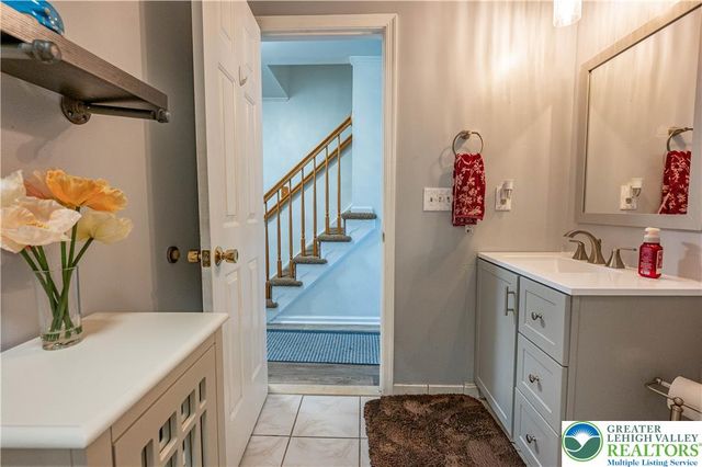 221 Jubilee Drive, Stockertown Boro, PA 18040