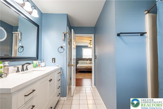 221 Jubilee Drive, Stockertown Boro, PA 18040