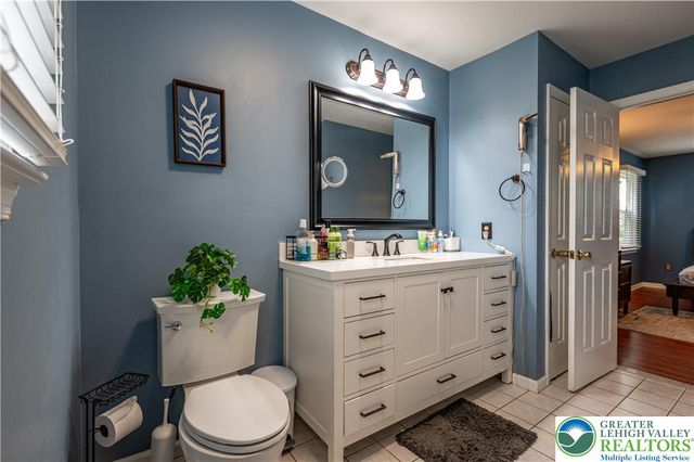 221 Jubilee Drive, Stockertown Boro, PA 18040