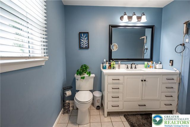 221 Jubilee Drive, Stockertown Boro, PA 18040