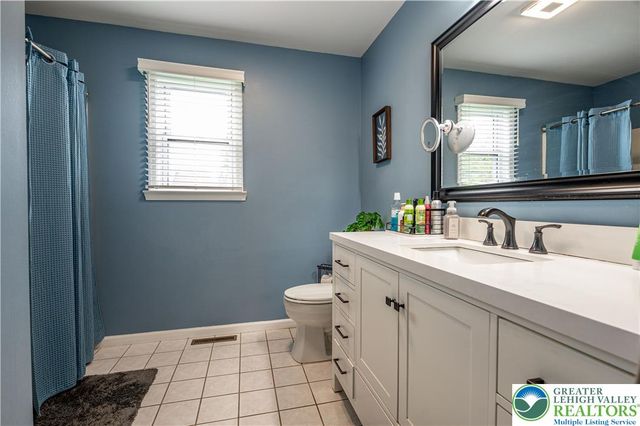 221 Jubilee Drive, Stockertown Boro, PA 18040