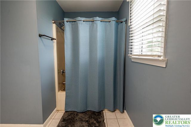 221 Jubilee Drive, Stockertown Boro, PA 18040