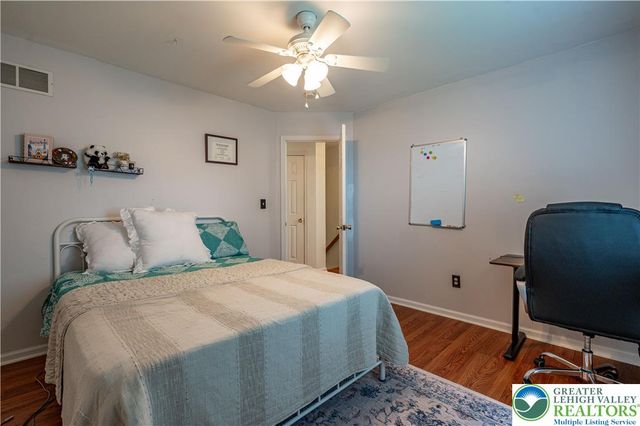 221 Jubilee Drive, Stockertown Boro, PA 18040