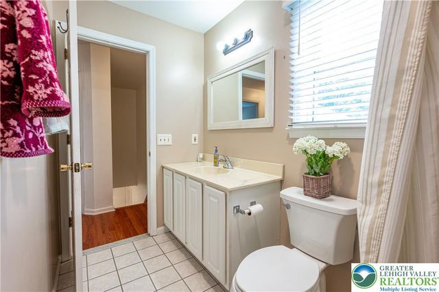221 Jubilee Drive, Stockertown Boro, PA 18040