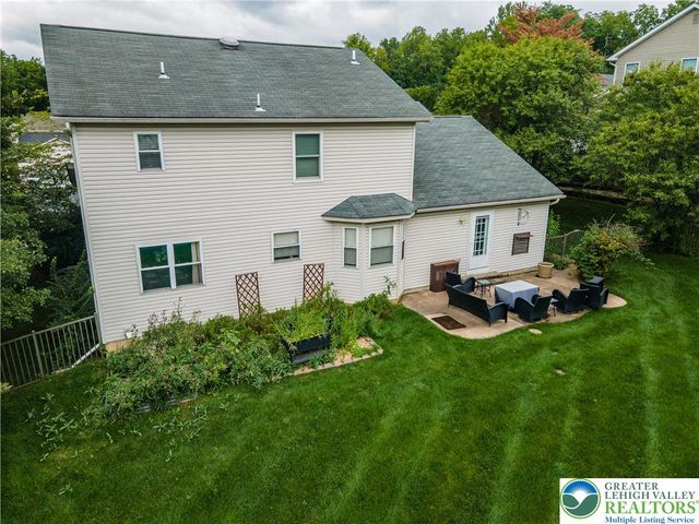 221 Jubilee Drive, Stockertown Boro, PA 18040