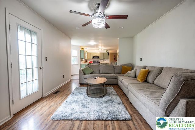 221 Jubilee Drive, Stockertown Boro, PA 18040