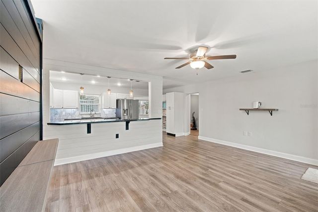 930 DORA AVENUE, Tavares, FL 32778