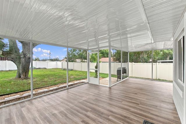 930 DORA AVENUE, Tavares, FL 32778