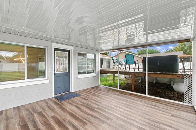 930 DORA AVENUE, Tavares, FL 32778