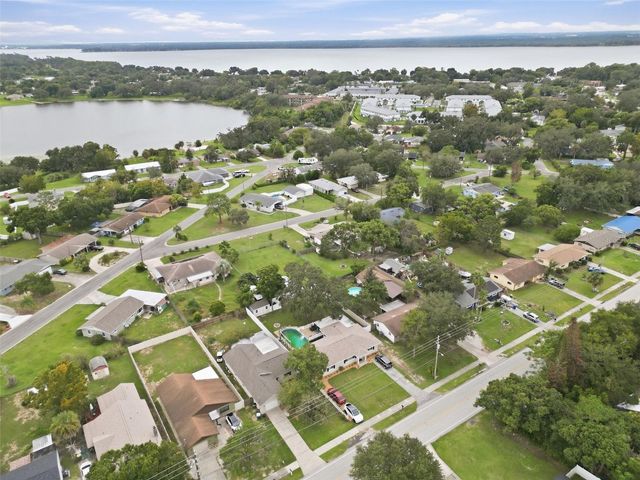 930 DORA AVENUE, Tavares, FL 32778
