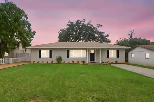 930 DORA AVENUE, Tavares, FL 32778