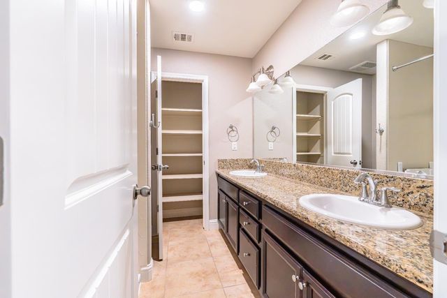 2451 Hermosa Avenue, Clovis, CA 93619