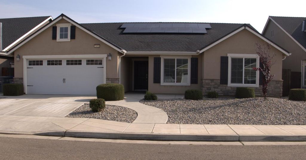 Image 1 of property listing at 2451 Hermosa Avenue, Clovis, CA 93619