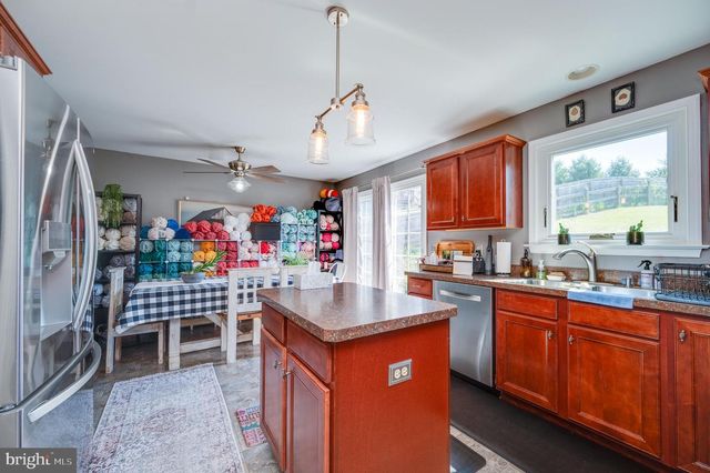 18 ALBANS CT, Bernville, PA 19506