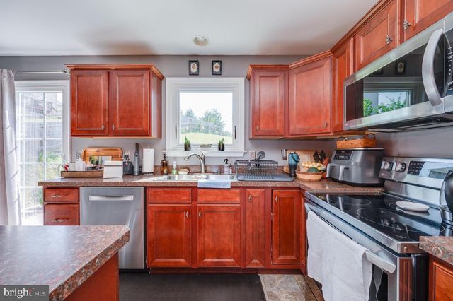 18 ALBANS CT, Bernville, PA 19506