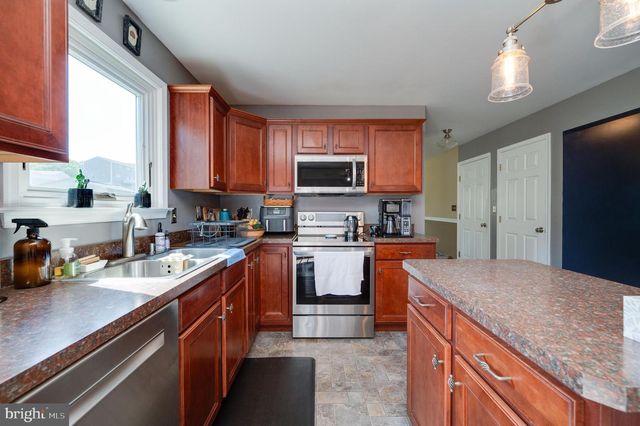 18 ALBANS CT, Bernville, PA 19506