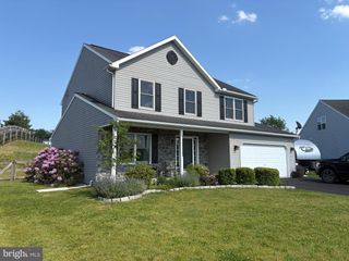 18 ALBANS CT, Bernville, PA 19506