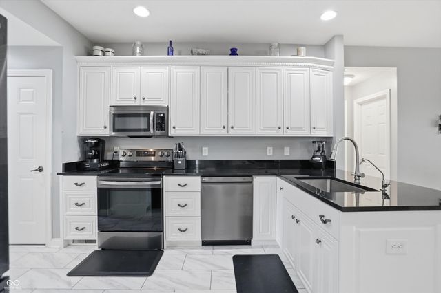 2900 Abbotsbury Court, Greenwood, IN 46143