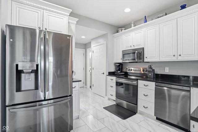 2900 Abbotsbury Court, Greenwood, IN 46143