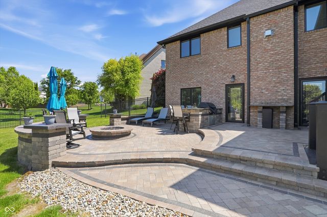 2900 Abbotsbury Court, Greenwood, IN 46143