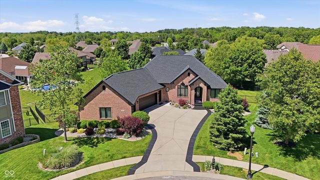 2900 Abbotsbury Court, Greenwood, IN 46143