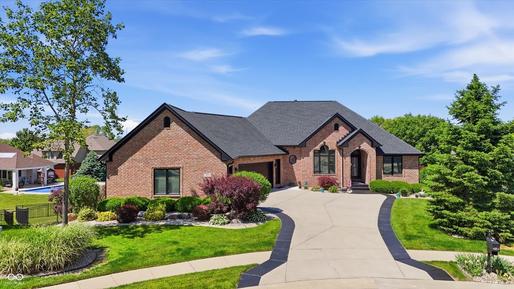 2900 Abbotsbury Court, Greenwood, IN 46143