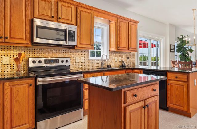 74 Willow Brook Ridge, Clinton Corners, NY 12514