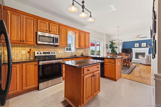 74 Willow Brook Ridge, Clinton Corners, NY 12514