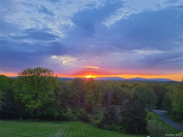 74 Willow Brook Ridge, Clinton Corners, NY 12514