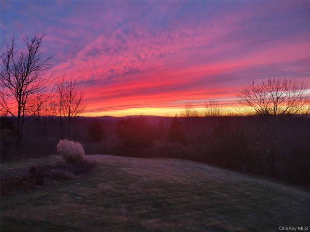 74 Willow Brook Ridge, Clinton Corners, NY 12514