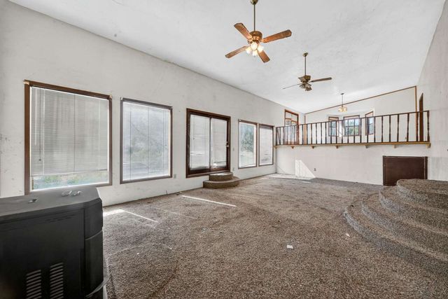 4 Barranquenos, Santa Fe, NM 87506