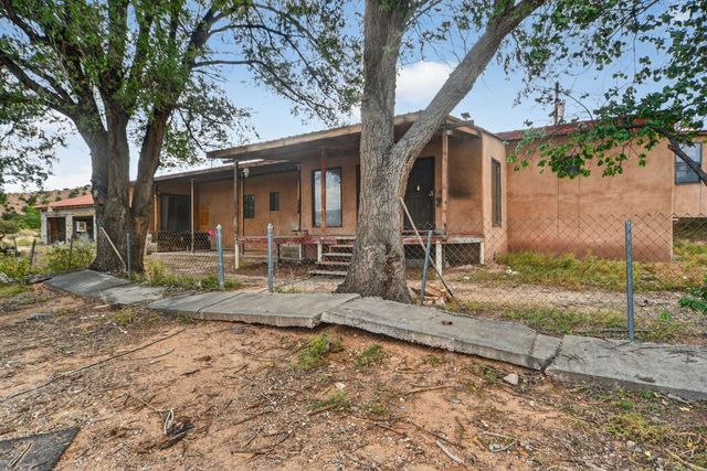 4 Barranquenos, Santa Fe, NM 87506