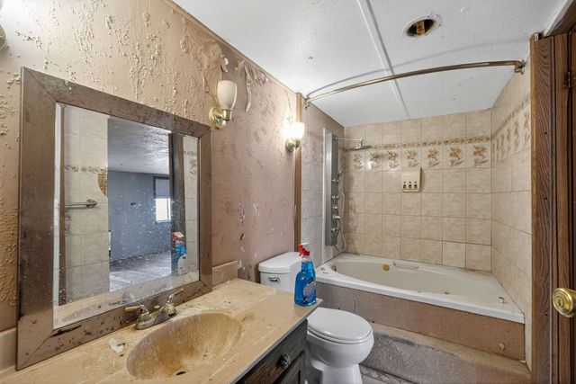 4 Barranquenos, Santa Fe, NM 87506