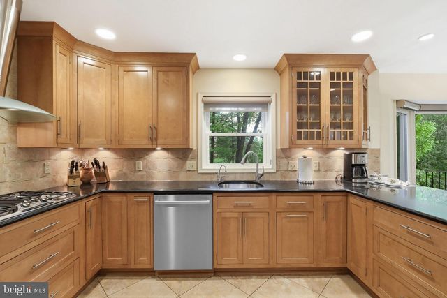 9437 REACH RD, Potomac, MD 20854