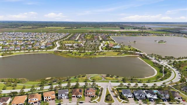 984 Sterling Pine Place, Loxahatchee, FL 33470