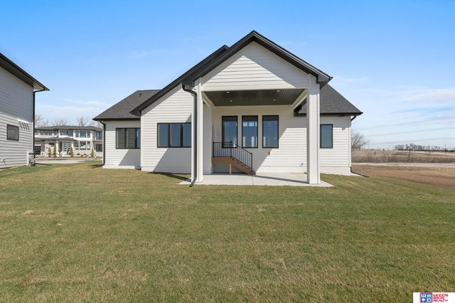 3665 Wilderness Hills Boulevard, Lincoln, NE 68516
