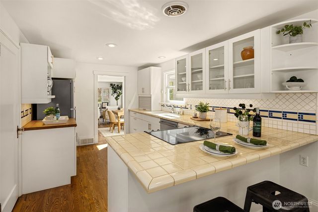 4340 NE 56th Street, Seattle, WA 98105