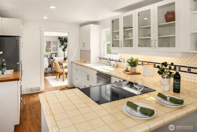 4340 NE 56th Street, Seattle, WA 98105