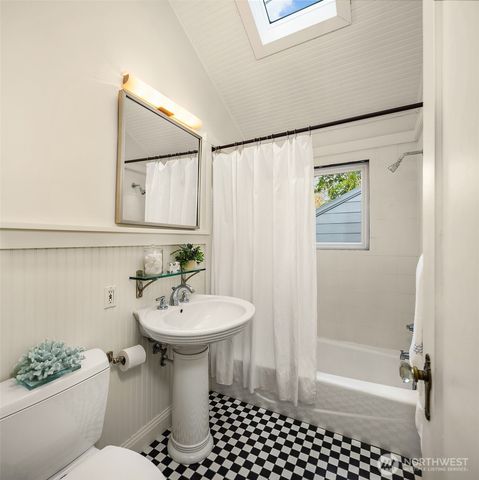 4340 NE 56th Street, Seattle, WA 98105