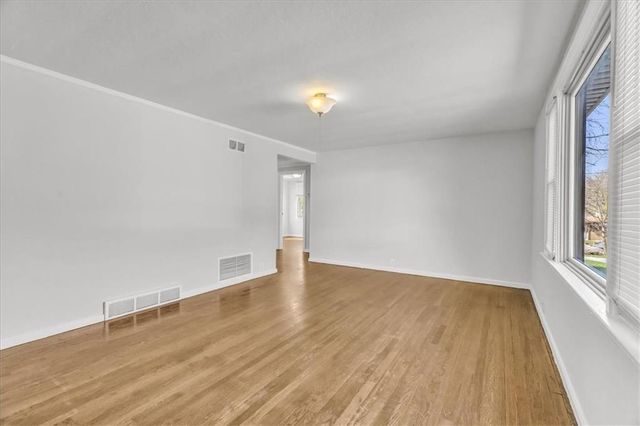 205 E Longfellow Street, Claycomo, MO 64119