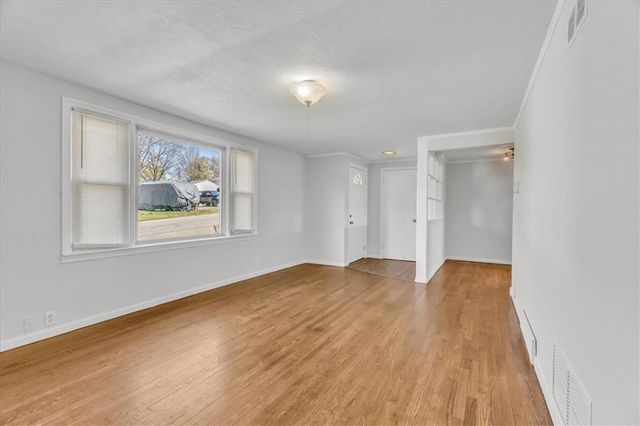 205 E Longfellow Street, Claycomo, MO 64119