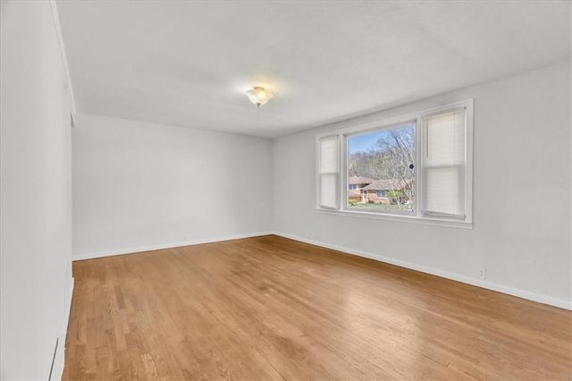 205 E Longfellow Street, Claycomo, MO 64119